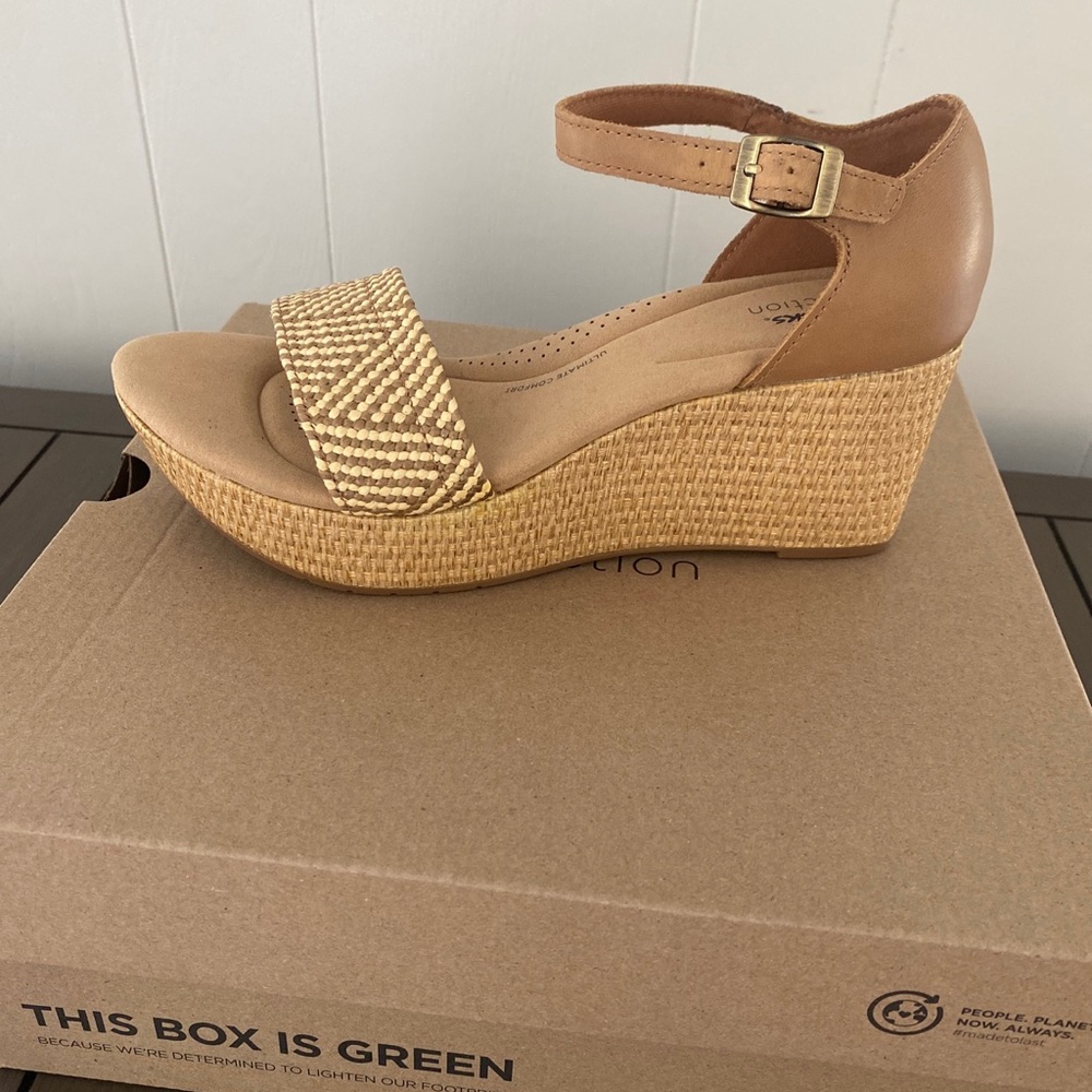 Clarks Women's Rose Ease Wedge Sandal - Color Light Tan Leather Size 8.5
